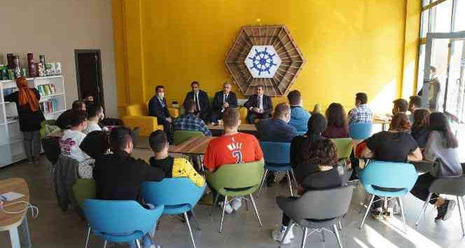 Rektör Cebeci, öğrencilerle Buluştu