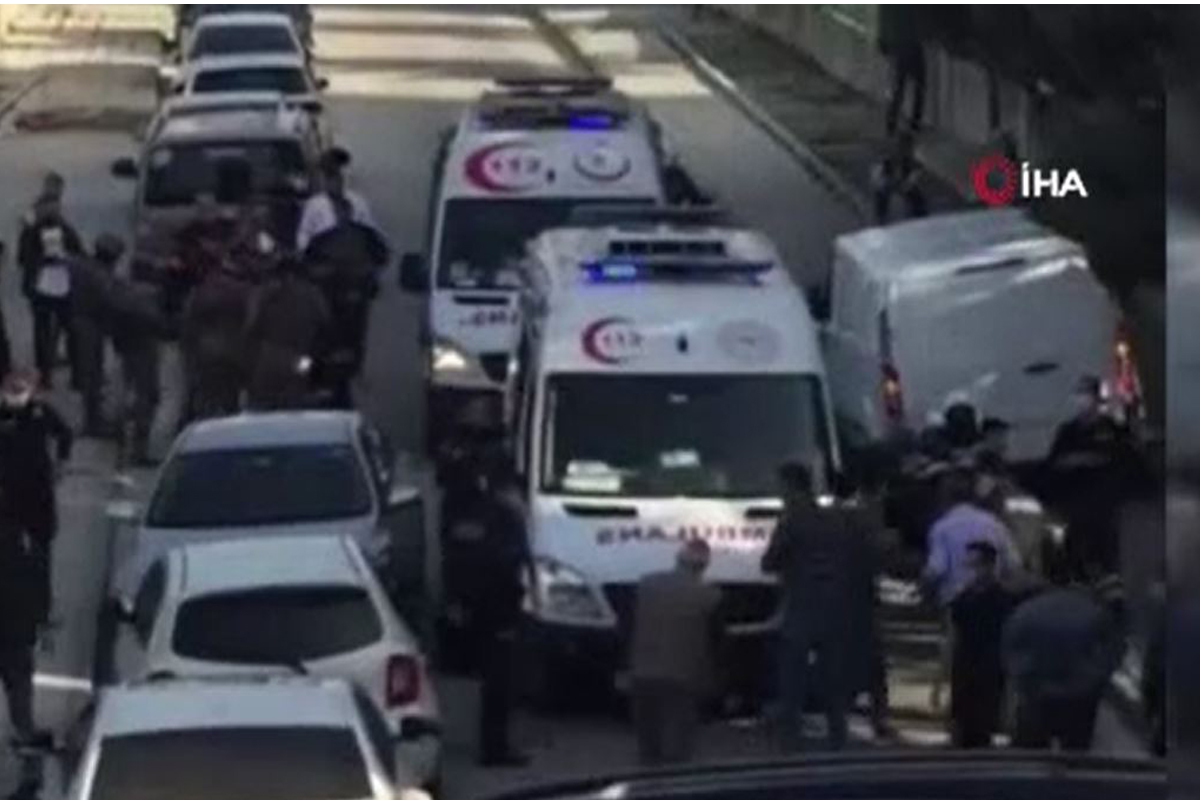 Küçükçekmece’de müteahhit ile kafe sahibi arasında kavga: 2 yaralı