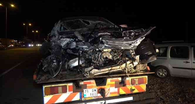 Lüks otomobil hurdaya döndü: 1 ağır yaralı