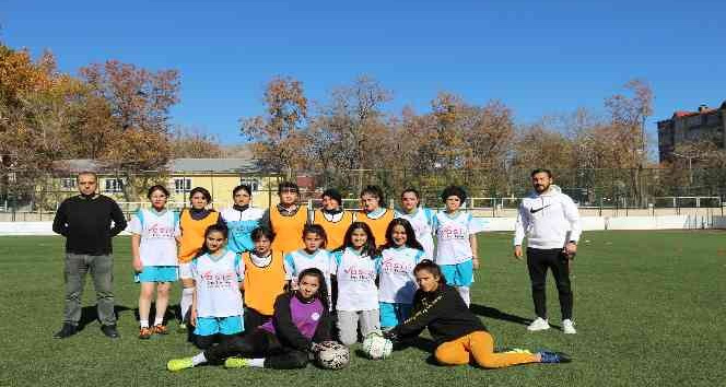 Bitlis Kadın Futbol Takımı üst lige çıkmak ter döküyor