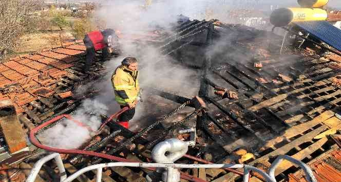 Tokat’ta temizlenmeyen baca yangına neden oldu