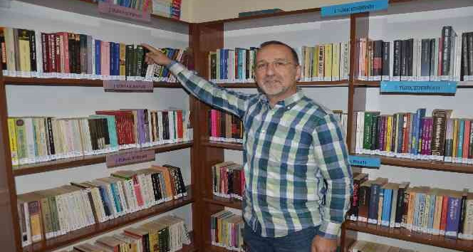 Muhtardan örnek davranış: Muhtarlığı kütüphaneye çevirdi