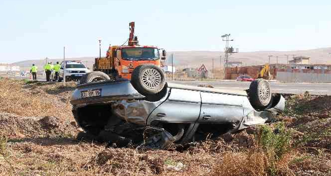 Yozgat’ta trafik levhasına çarpan araç sürücüsü yaralandı
