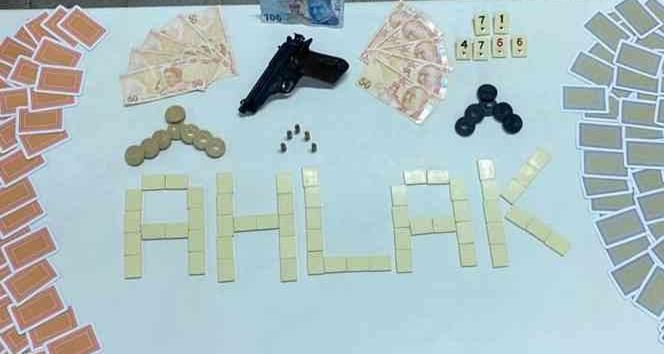 Ruhsatsız dernekte kumar oynayan 6 kişiye 8 bin lira ceza