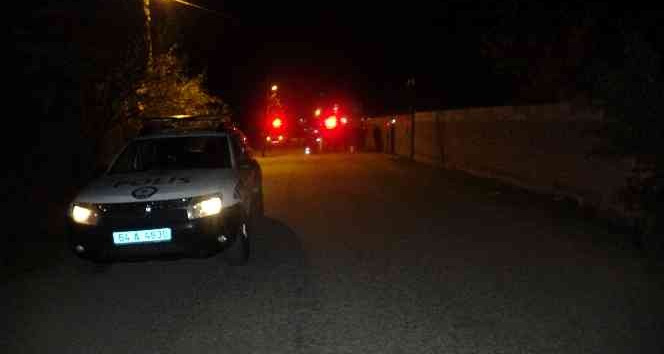 Ev arkadaşını defalarca bıçaklayıp polise teslim oldu