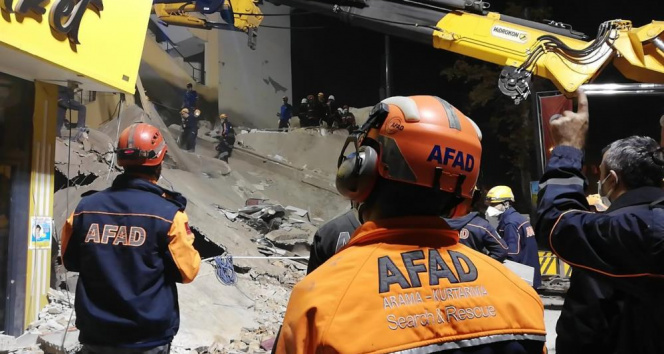 AFAD: “Malatyada çöken bina enkazından 13 vatandaşımıza dertli şekilde ulaşılmıştır”