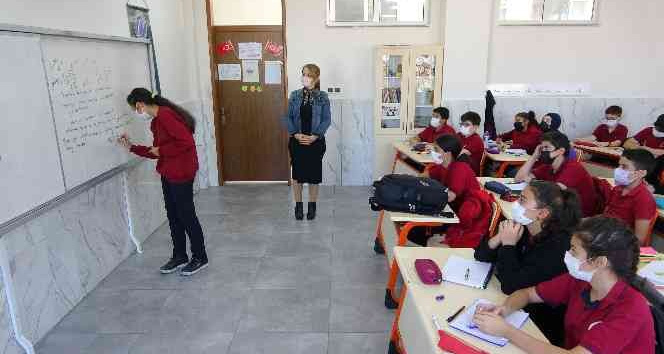 Mukaddes öğretmen, projesiyle matematik dersini sevdirdi