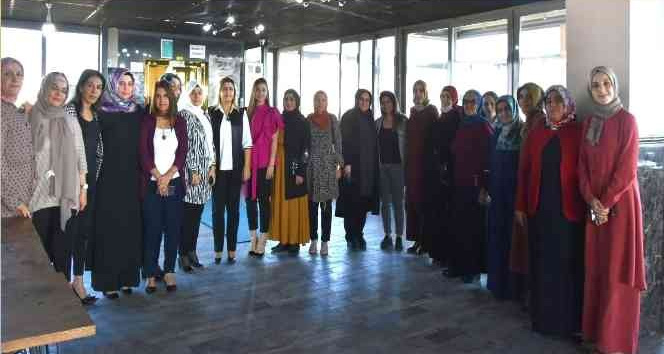 Nusaybin Kaymakamı Kayabaşı’nın eşi Nigar Kayabaşı kurum müdürleri eşleri ile bir araya geldi