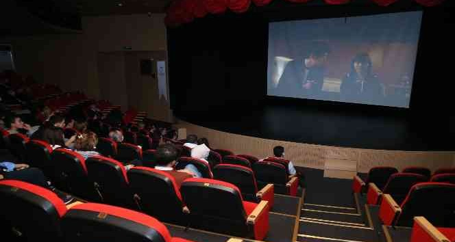 Mısır ve gazoz eşliğinde film keyfi