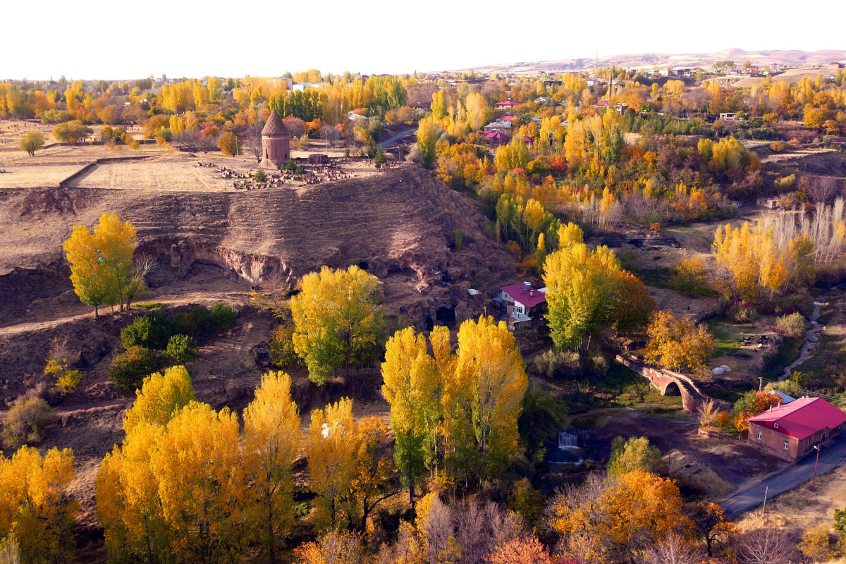 Tarihi şehir Ahlat’ta sonbahar manzaraları görenleri mest etti