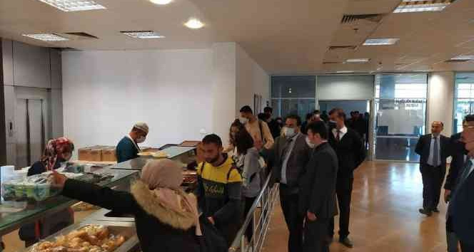 Rektör Karacoşkun yemekhaneyi denetledi