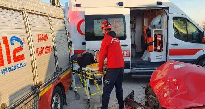 Balıkesir’de trafik kazası 2 yaralı