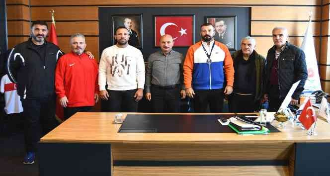 Oral, dünya üçüncüsü Kaya’yı kutladı