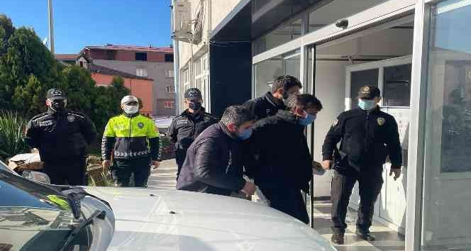 Boşanma aşamasındaki eşini minibüsle ezerek öldüren şahıs adliyede