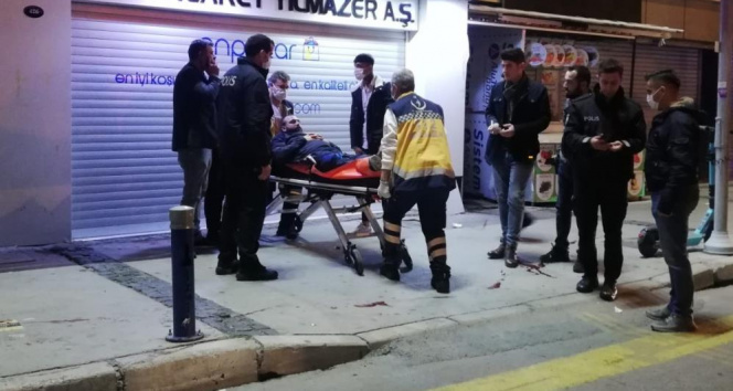 İzmirde bıçaklı kavga: 1i ağır, 2 yaralı