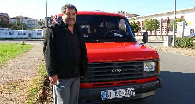 Sevdalısı olduğu minibüs için servet harcadı