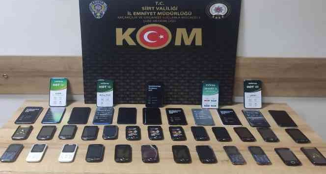 Siirt’te piyasa değeri 60 bin 250 lira olan kaçak cep telefonu ele geçirildi