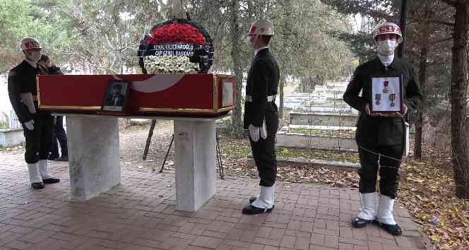 Kore’de onlarca yaralı askeri tedavi eden gazi Veli Atasoy toprağa verildi