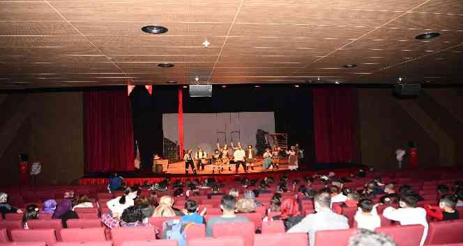 ‘Tıngır Mıngır Ülke’ çocuklarla buluştu