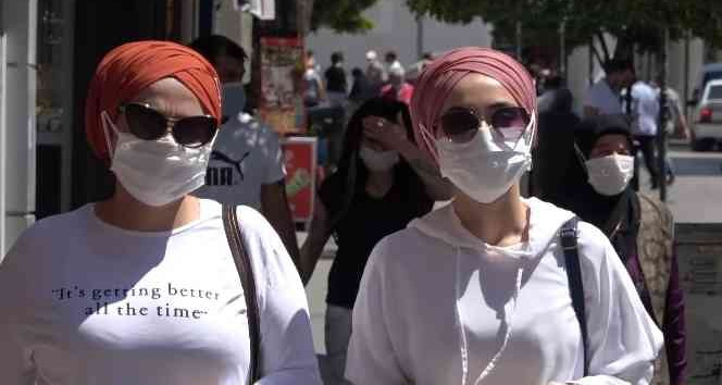 Uzmanından uyarı: Tedbirlere uymayan gençler risk altında