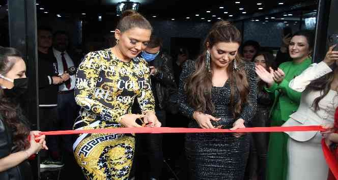 Demet Akalın, güzelliğinin sırlarını Denizlili kadınlarla paylaştı