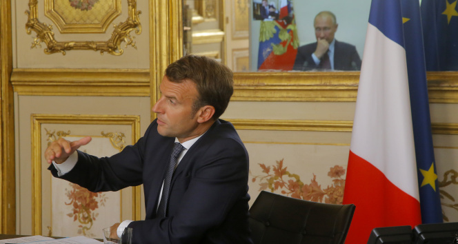 Putin ve Macron, Belarus-Polonya sınırındaki muhacir krizini ve Ukraynadaki çatışmaları görüştü