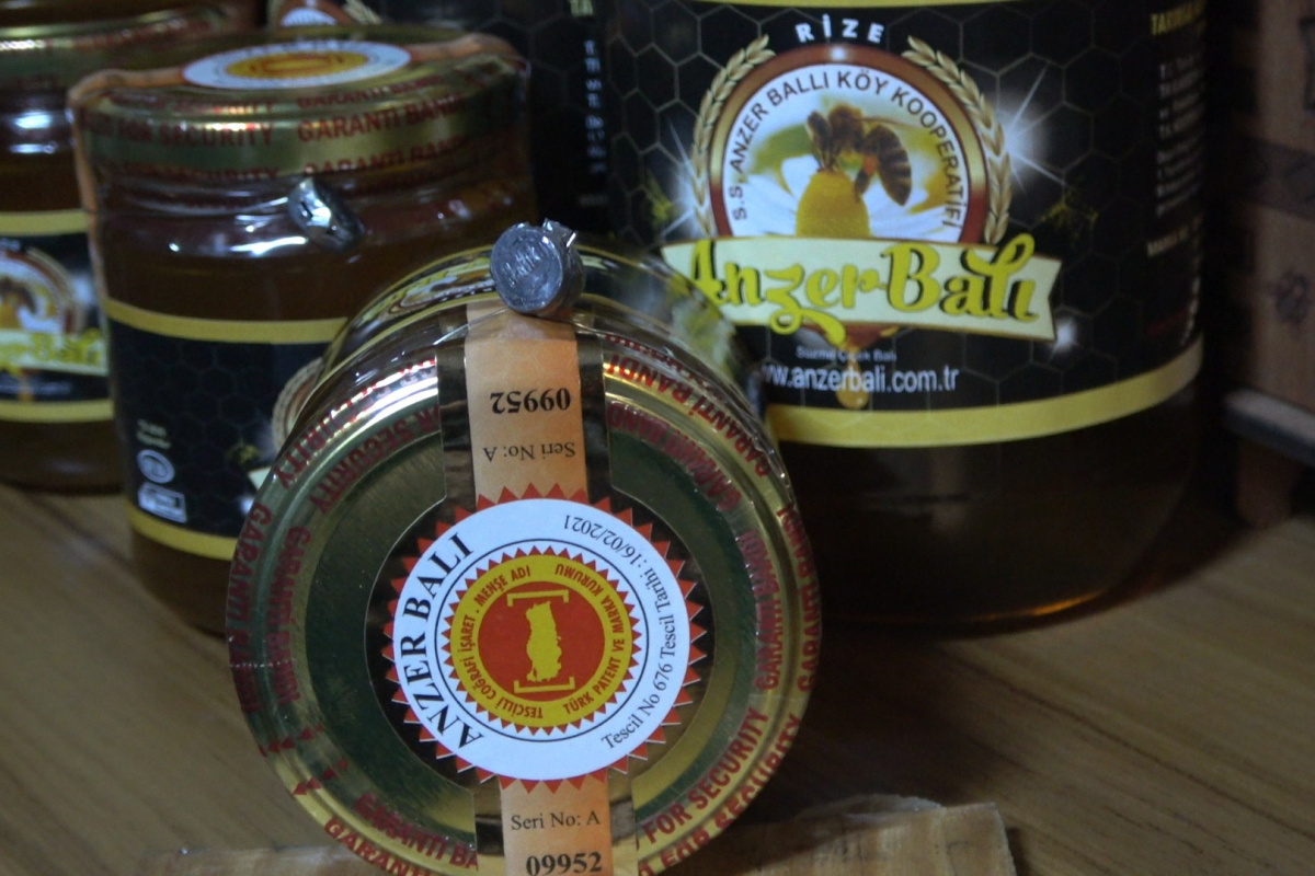 Rize’nin dünyaca ünlü Anzer Balı bu yıl ilk kez coğrafi işaret bandrolü ile satışa çıktı