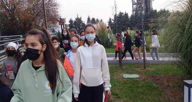 Öğrenciler kuşları ve kelebekleri seyretti