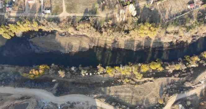 Türkiye’nin en uzun nehri Kızılırmak alarm veriyor: Su seviyesi azaldı, adacıklar ortaya çıktı