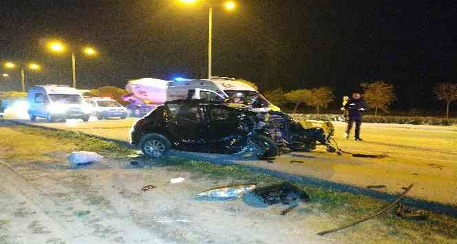 Kazada hayatını kaybeden aynı aileden 3 kişi toprağa verildi