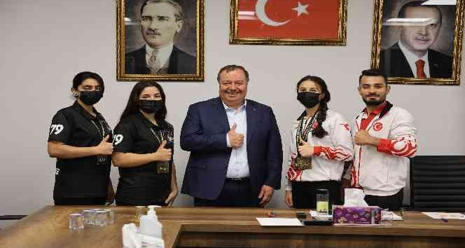 Başkan Ramazan, şampiyonları kabul etti