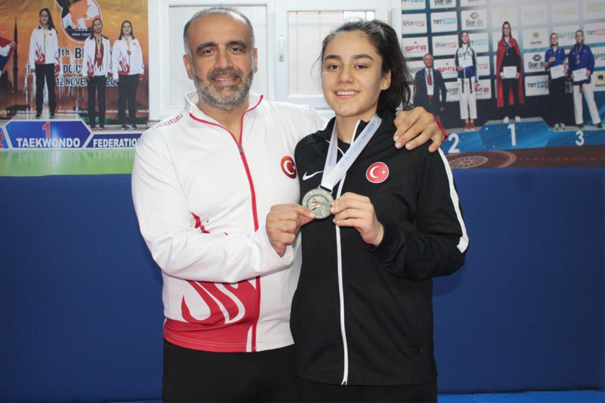 Milli tekvandocu Sude Yaren Uzunçavdar Saraybosna’dan bronz madalya ile döndü