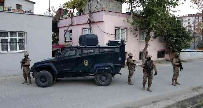 Osmaniye merkezli 3 ilde uyuşturucu tacirlerine şafak operasyonu