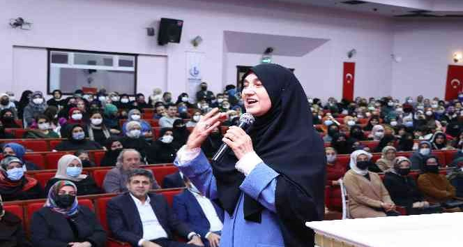 Aile danışmanı Saliha Erdim "Cinsel kimlik karmaşası aile hayatındaki travmadan kaynaklanıyor"