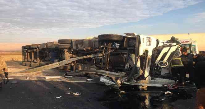 Mardin’de tır devrildi: 1 yaralı