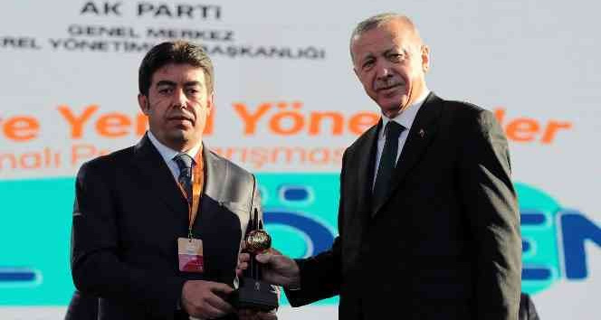 ’Rekortmen’ Başkan, Cumhurbaşkanı Erdoğan’dan ödül aldı