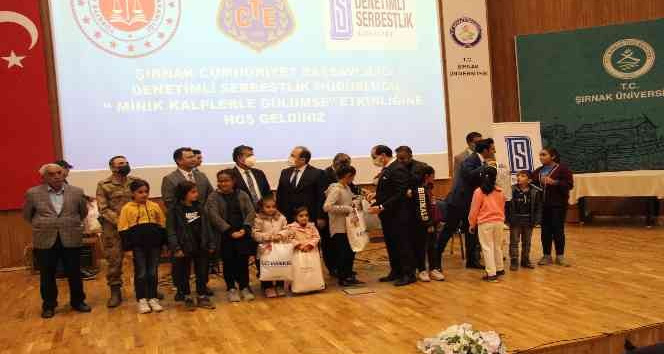 Şırnak’ta yükümlülerin çocuklarına giysi yardımı yapıldı