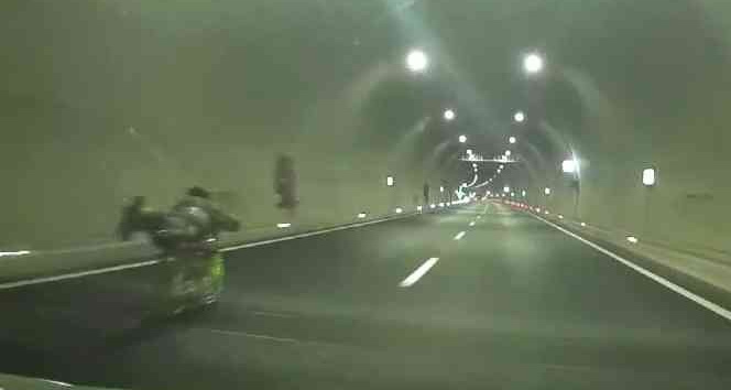 Yatarak kullandığı motosikleti trafikten men edildi
