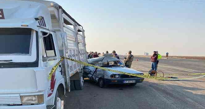 Mardin’de otomobil park halindeki patates yüklü kamyonetin altına girdi: Baba ve oğlu can verdi