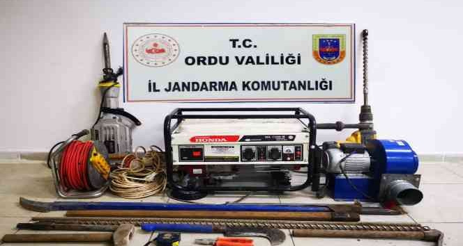 Ordu’da kaçan define araması yapan 3 kişiye suçüstü