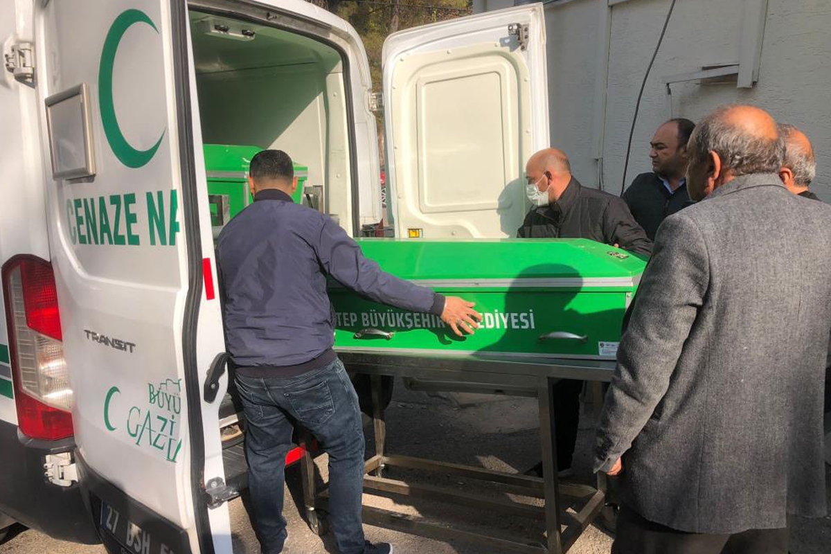 Polisle arkadaşını ayırmak isterken canından oldu