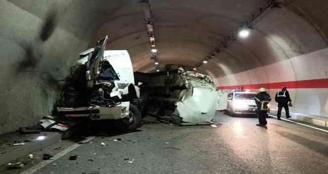 Gümüşhane’de tanker tünel duvarına çarptı: 1 ölü