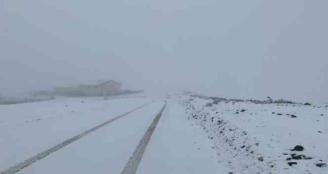Tokat’ın Başçiftlik ilçesi beyaza büründü