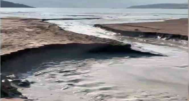 Maden işletmesineait atık su havuzunun patlaması köylüyü endişelendirdi
