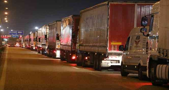 Kapıkule’de TIR kuyruğu 11 kilometreyi buldu: 3 gündür bekliyorlar