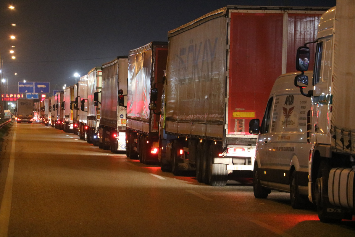 Kapıkule'de TIR kuyruğu 11 kilometreyi buldu: 3 gündür bekliyorlar