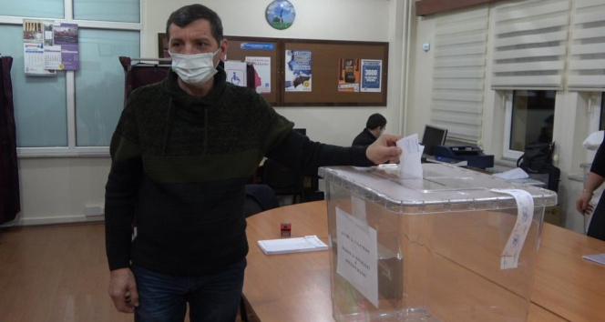 Bulgaristanda ikinci tura kalan Cumhurbaşkanlığı seçimleri başladı