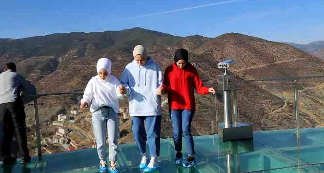 Torul Cam Seyir Terası yarım milyon ziyaretçi ağırladı