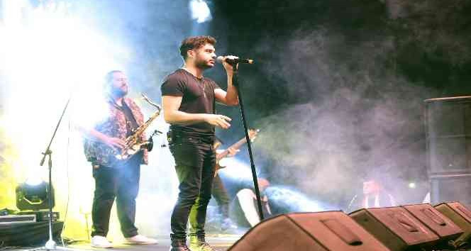 İlyas Yalçıntaş konserine büyük ilgi