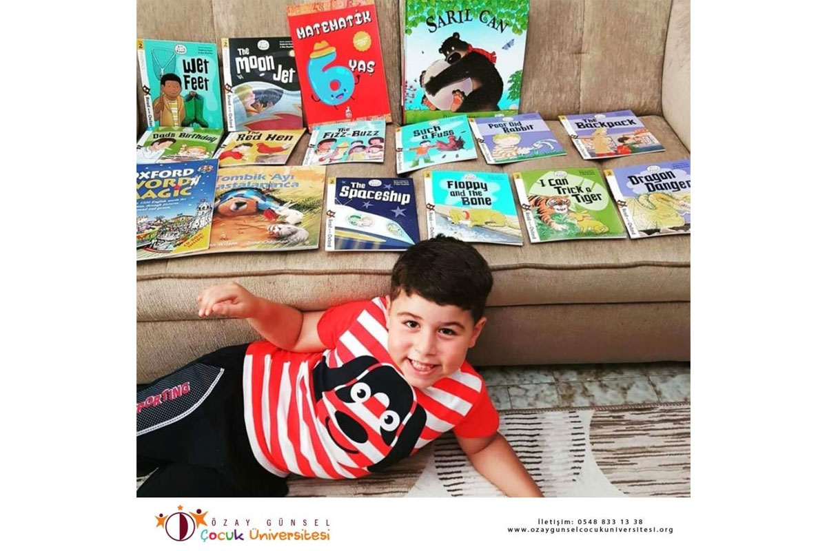 kitap okuyan çocuklar